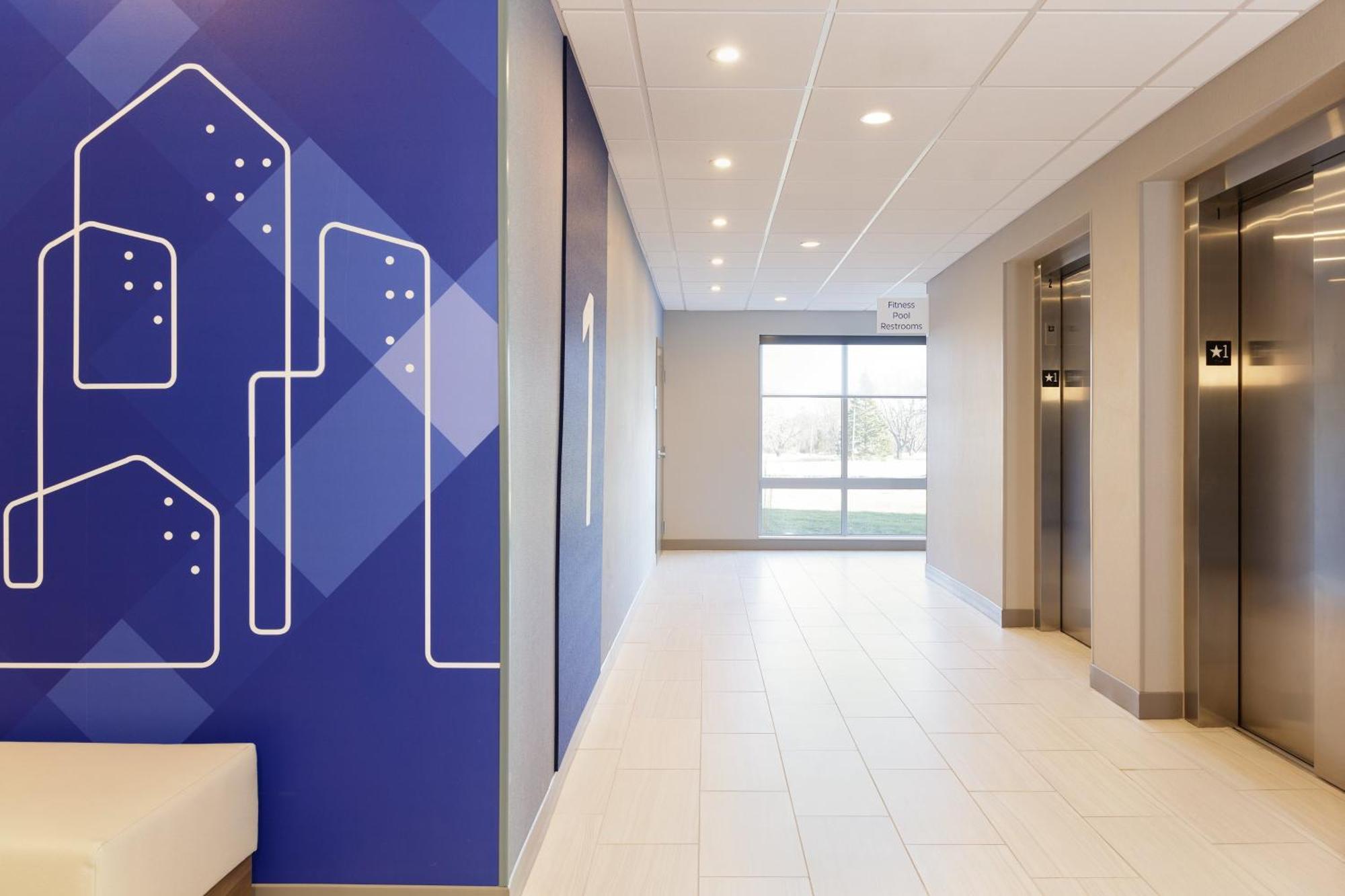 Holiday Inn Express Dallas Market Center By Ihg Dış mekan fotoğraf